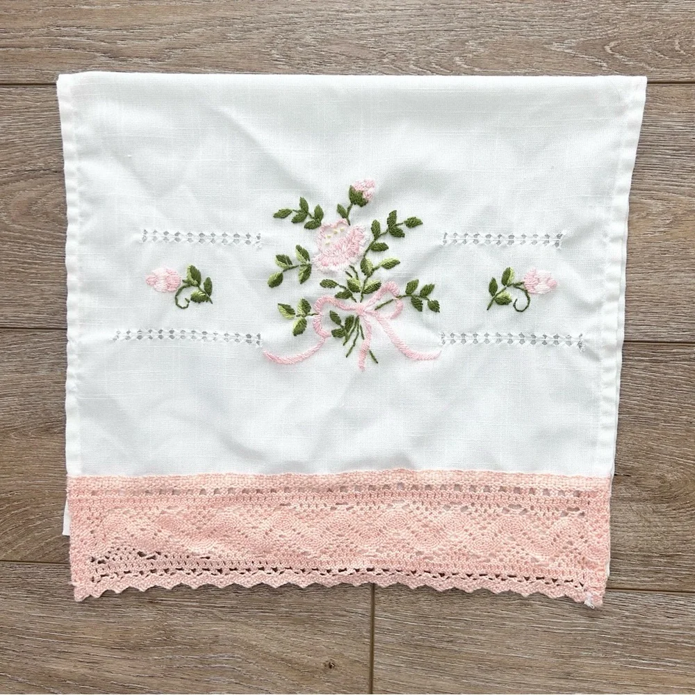 Embroidered White‎ Floral Peach Crochet Trim Hand-towel Bathroom Powder-room